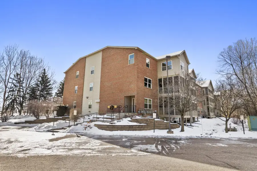 2496 County Road C2 W #109, Saint Paul, MN 55113 - #2