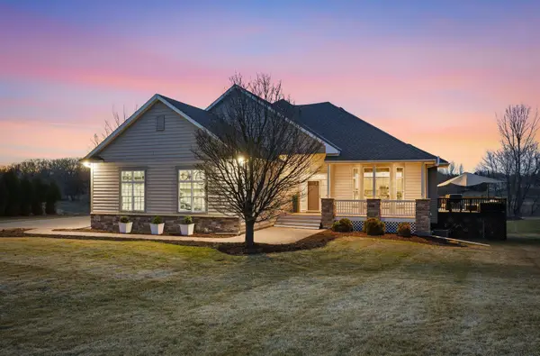 10140 Deer Haven Court, Lakeville, MN 55044