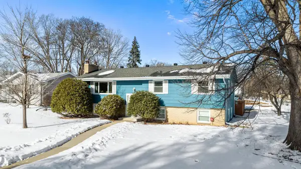 8400 27th Place N, Minneapolis, MN 55427