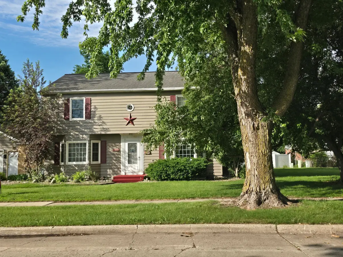 405 Clary Street W, Worthington, MN 56187 - #1