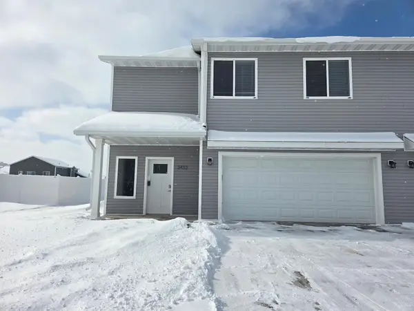 3433 18th Street S, Moorhead, MN 56560