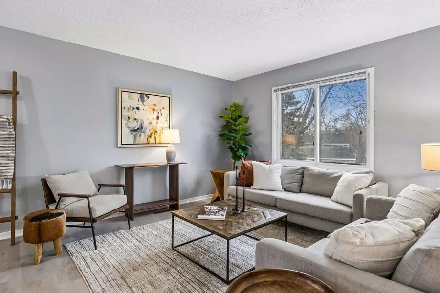 7852 Rimbley Road, Woodbury, MN 55125 - #2