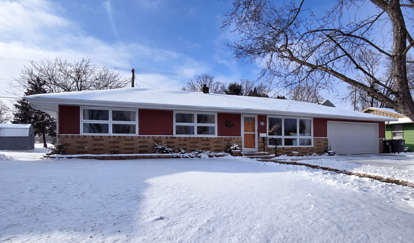 306 S Columbia Avenue, Morris, MN 56267