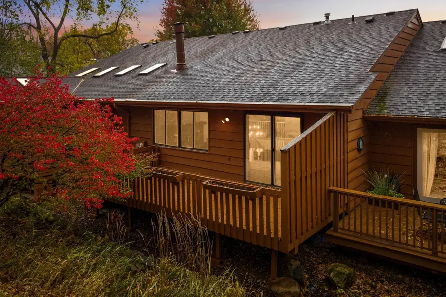 6913 Edenvale Boulevard, Eden Prairie, MN 55346 - #2