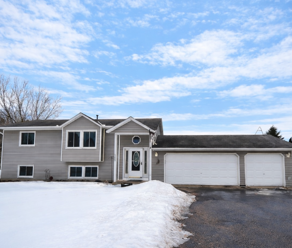 4215 E Rum River Circle S, Cambridge, MN 55008
