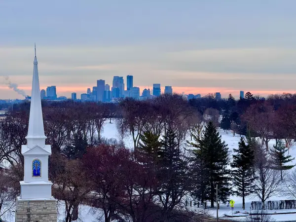 7600 Golden Valley Road #502, Minneapolis, MN 55427