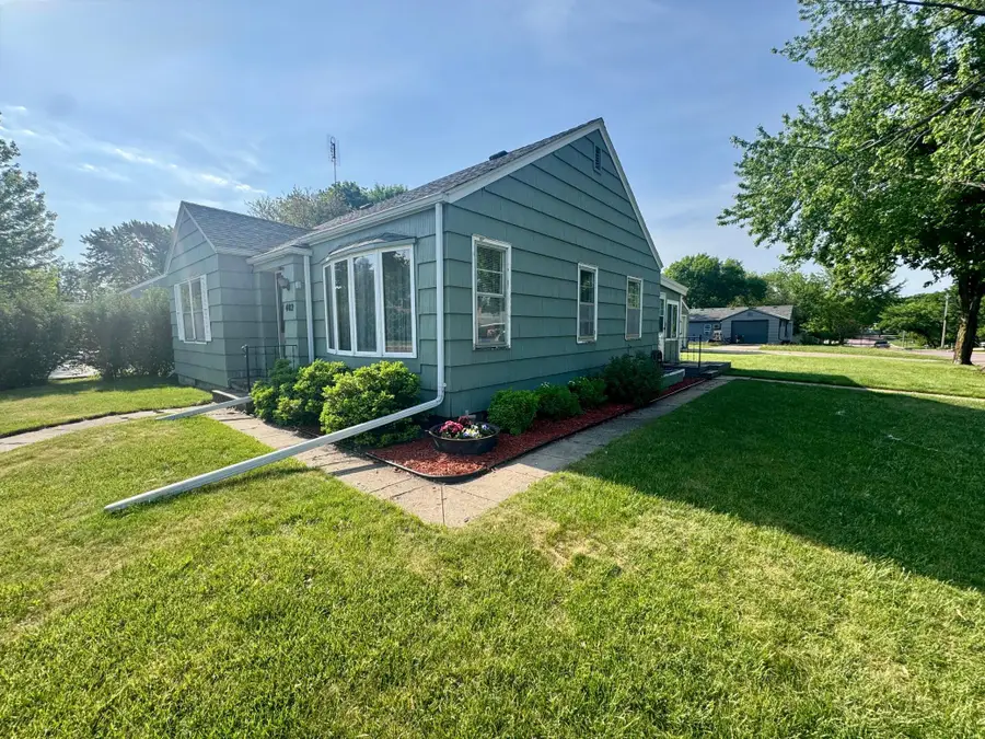 402 E Walnut Street, Redwood Falls, MN 56283 - #2