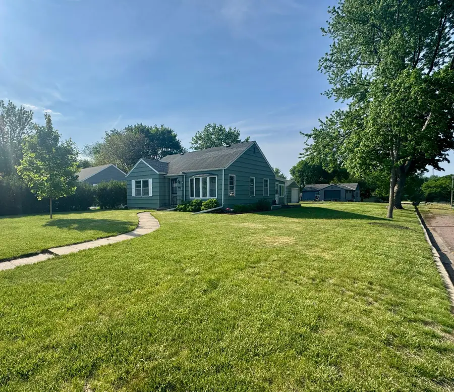 402 E Walnut Street, Redwood Falls, MN 56283 - #3