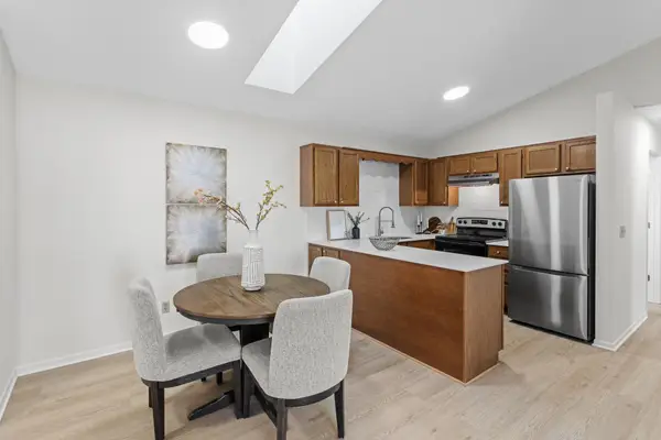 975 Pondview Court, Saint Paul, MN 55127