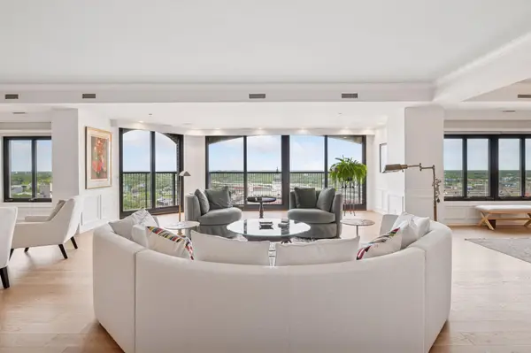 1201 Yale Place #2102, Minneapolis, MN 55403