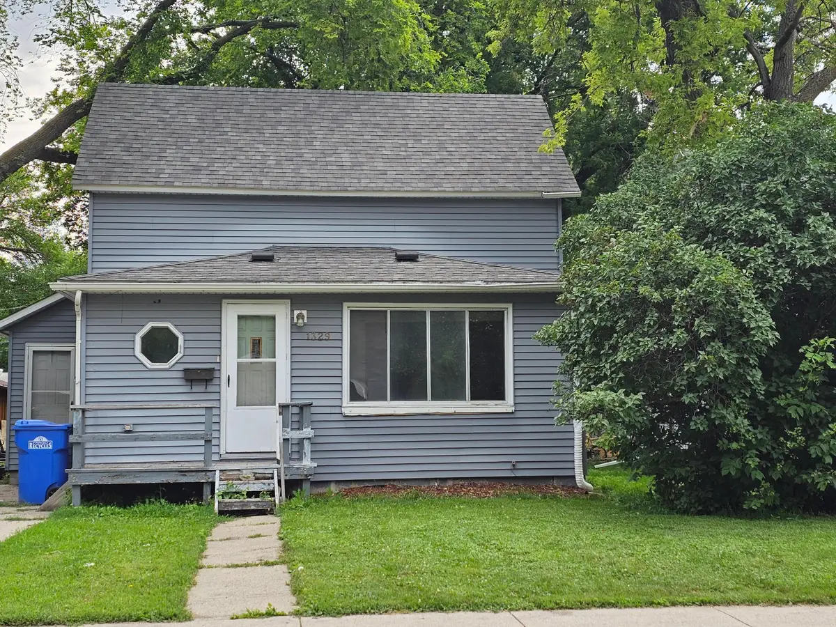 1329 14th Street S, Fargo, ND 58103 - #1