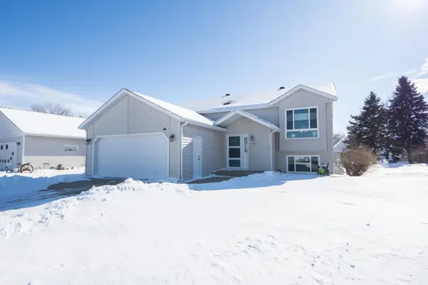 2606 33rd Avenue S, Fargo, ND 58104