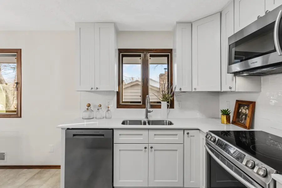 1547 20th Avenue Nw, Saint Paul, MN 55112 - #3