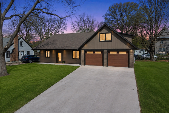 527 Miller Ave Sw, Hutchinson, MN 55350 - #2