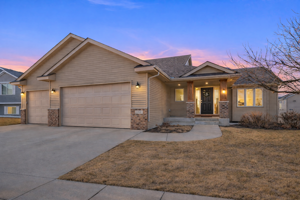 1306 4th Street Nw, New Prague, MN 56071