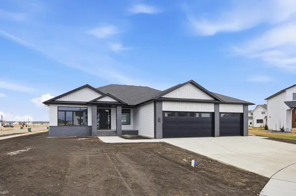 927 50th Avenue W, West Fargo, ND 58078