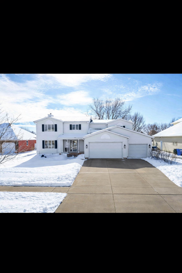 916 42nd Avenue N, Fargo, ND 58102