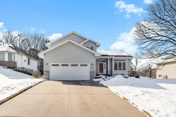 2290 Hillwood Drive E, Saint Paul, MN 55119