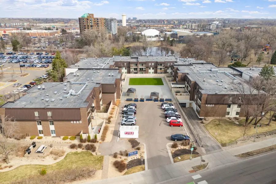 4820 Park Commons Drive #21, Minneapolis, MN 55416 - #3