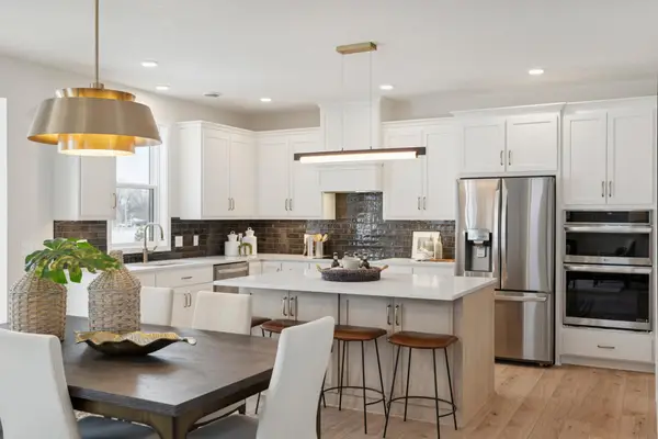 3480 Knightsbridge Trail N, Lake Elmo, MN 55042