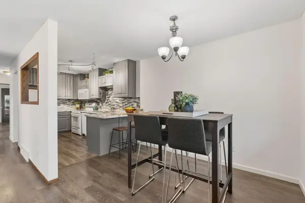 6558 Upper 35th Street N, Oakdale, MN 55128