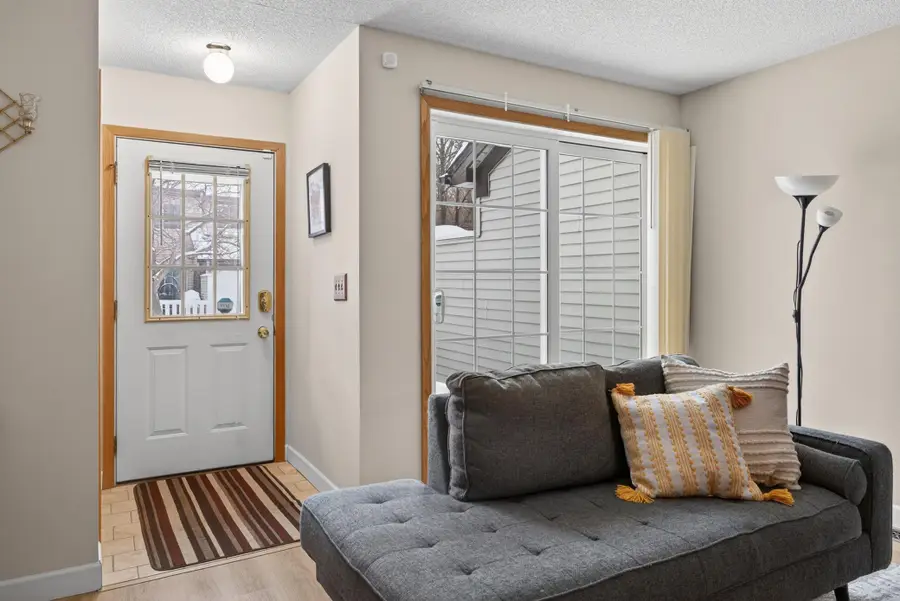 4065 Wilshire Circle #8, Shoreview, MN 55126 - #3