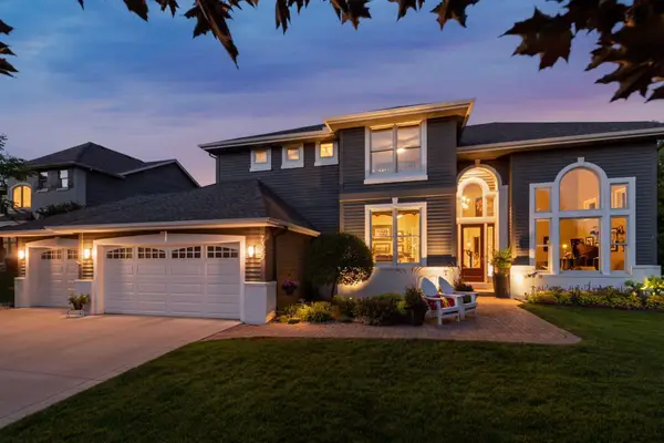 7329 Bent Bow Trail, Chanhassen, MN 55317