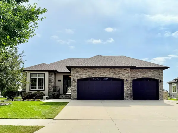 533 Hampton Drive W, Moorhead, MN 56560