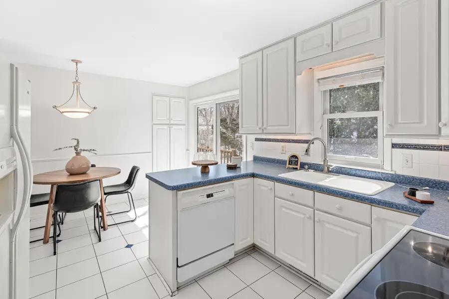 1056 Brooks Avenue W, Saint Paul, MN 55113 - #3