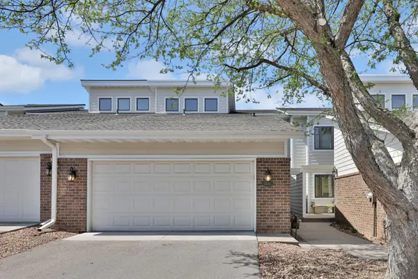 6861 W 82nd Street, Bloomington, MN 55438