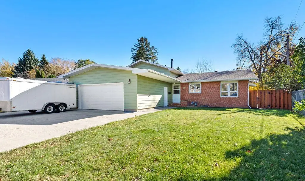 2807 Edgewood Drive N, Fargo, ND 58102 - #1