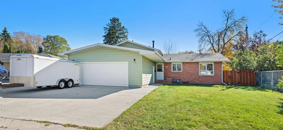 2807 Edgewood Drive N, Fargo, ND 58102 - #2