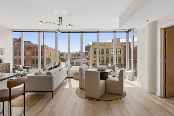 215 10th Avenue S #332, Minneapolis, MN 55415