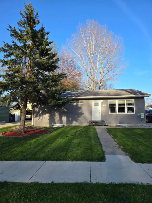 1438 19th Street S, Fargo, ND 58103