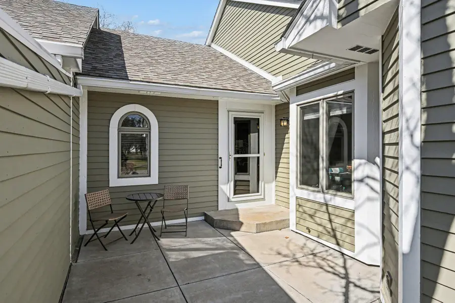 938 Winterberry Drive, Woodbury, MN 55125 - #2