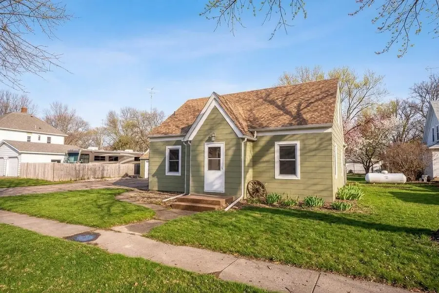 122 1st Avenue Ne, Clara City, MN 56222 - #3