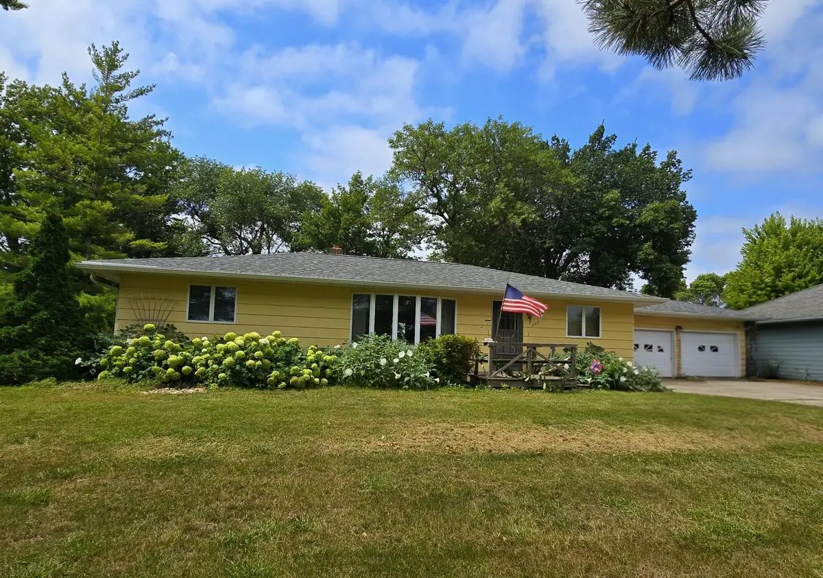 302 8th Avenue Nw, Pipestone, MN 56164 - #1