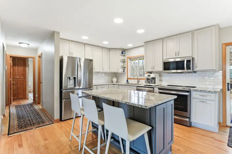 4835 Lakeview Drive, Saint Paul, MN 55126 - #2