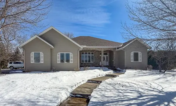 821 Cullen Circle, Marshall, MN 56258