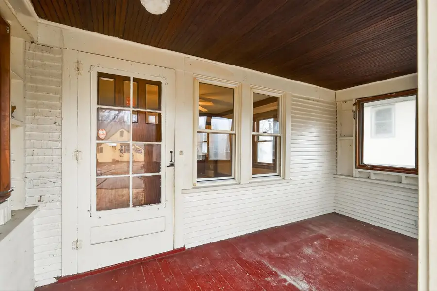 1885 Hawthorne Avenue E, Saint Paul, MN 55119 - #2