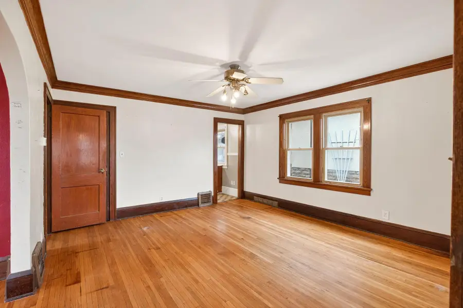 1885 Hawthorne Avenue E, Saint Paul, MN 55119 - #3