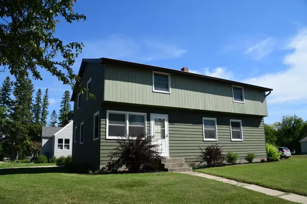 401 Center Street E, Roseau, MN 56751