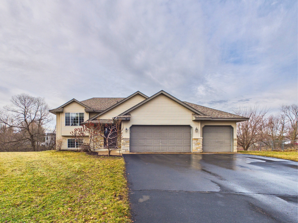 7587 Wellington Circle, North Branch, MN 55056