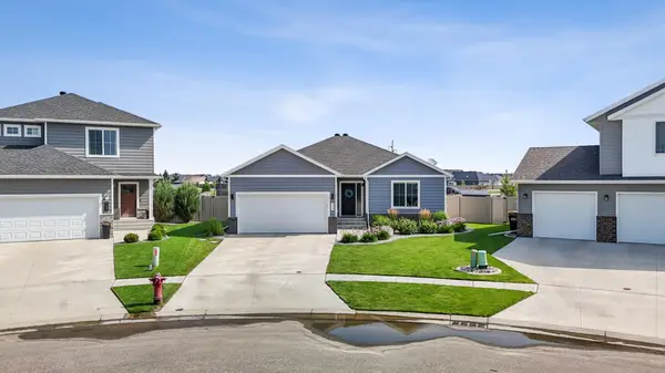 909 Ashley Drive W, West Fargo, ND 58078