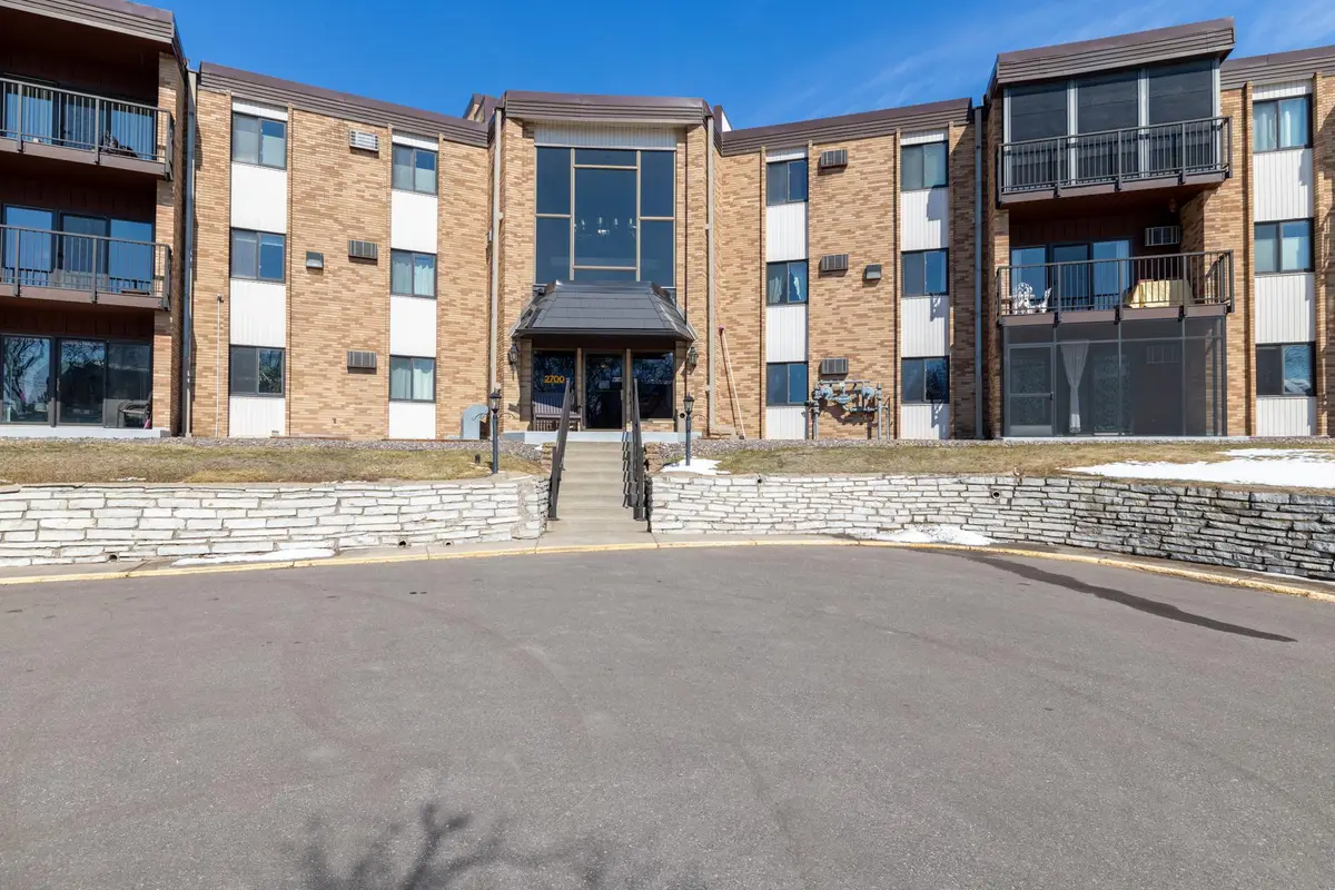 2700 Oxford Street N #102, Saint Paul, MN 55113 - #1