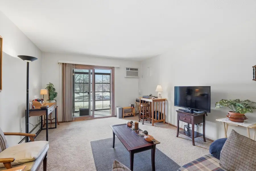 2700 Oxford Street N #102, Saint Paul, MN 55113 - #2