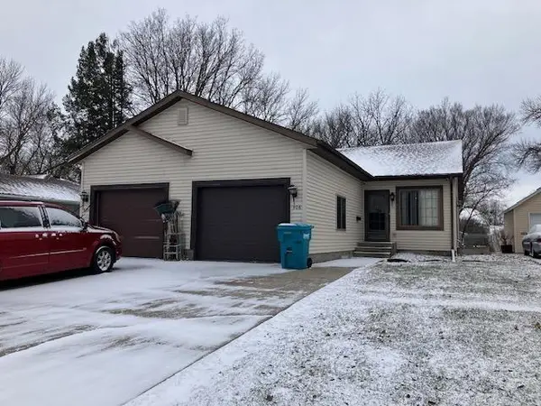 906 5th Street Sw, Waseca, MN 56093