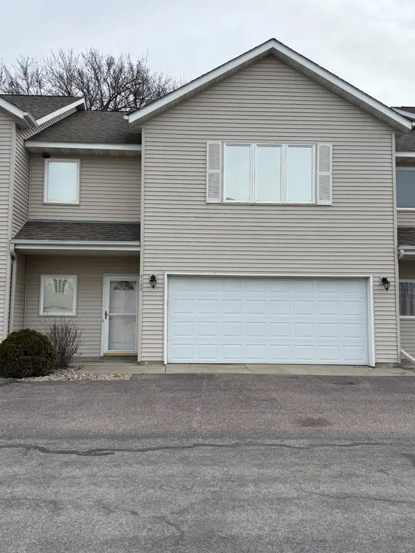 2122 Willow Trail, North Mankato, MN 56003