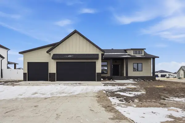 4270 Bristlecone Loop S, Fargo, ND 58104