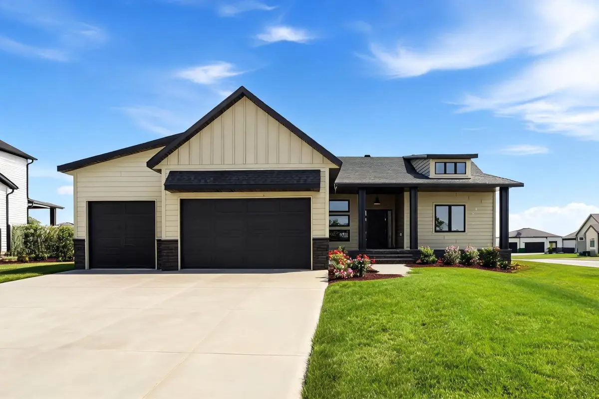 4270 Bristlecone Loop S, Fargo, ND 58104 - #1